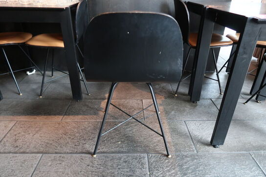 Henning Larsen design bord med 1 stole