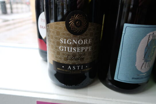 6 fl. Mousserende vin & 1 fl. Faxe kondi