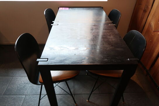 2 stk. Henning Larsen design borde med 4 stole