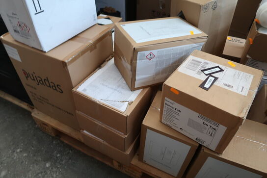 Palle med div. Rengøringsmidler m.m. UNOX, MERRYCHEF m.fl.