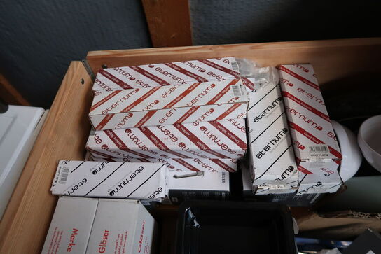 Palle med div. Køkkenservice, bestik ETERNUM, tallerkner, fade m.m.