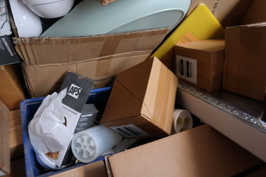 Palle med div. Køkkenservice, bestik ETERNUM, tallerkner, fade m.m.