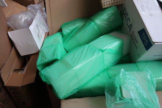 Palle med condibøtter og låg