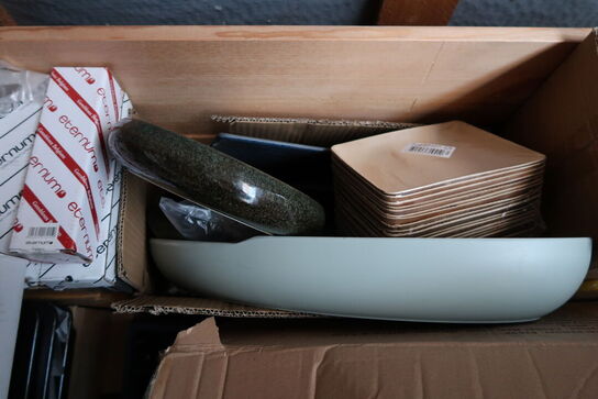 Palle med div. Køkkenservice, bestik ETERNUM, tallerkner, fade m.m.