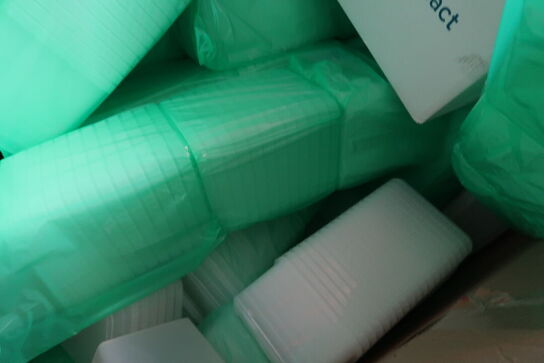 Palle med condibøtter og låg