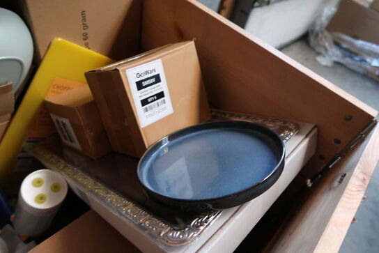 Palle med div. Køkkenservice, bestik ETERNUM, tallerkner, fade m.m.