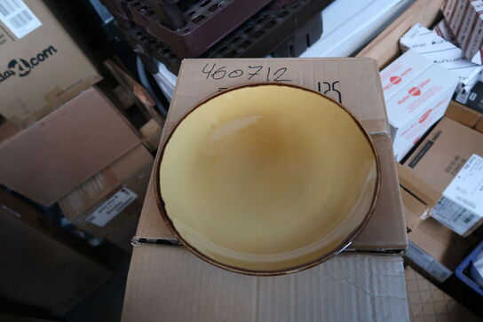 Palle med div. Køkkenservice, bestik ETERNUM, tallerkner, fade m.m.