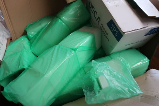 Palle med condibøtter og låg