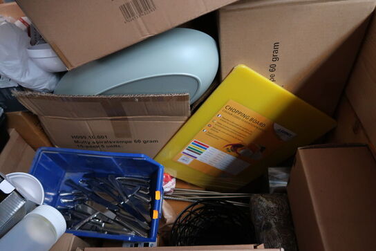 Palle med div. Køkkenservice, bestik ETERNUM, tallerkner, fade m.m.