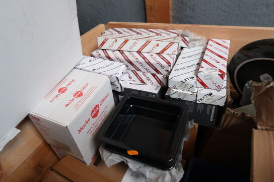 Palle med div. Køkkenservice, bestik ETERNUM, tallerkner, fade m.m.