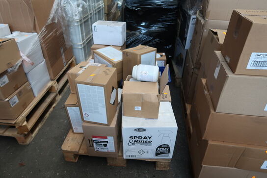 Palle med div. Rengøringsmidler m.m. UNOX, MERRYCHEF m.fl.