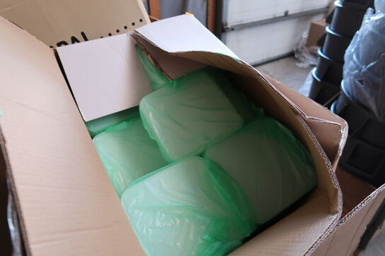 Palle med condibøtter og låg