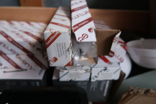 Palle med div. Køkkenservice, bestik ETERNUM, tallerkner, fade m.m.