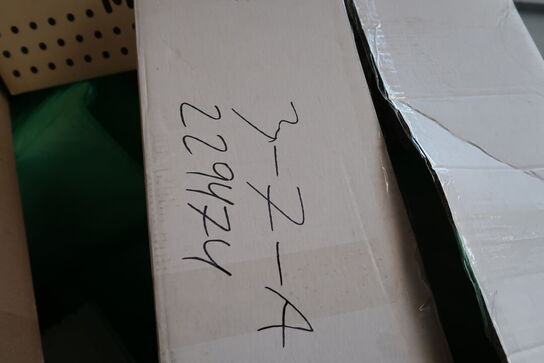 Palle med condibøtter og låg