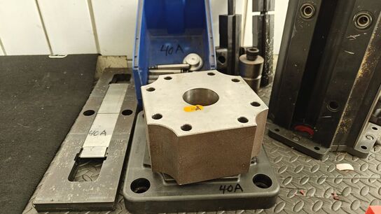 Chick workholding 1040-41 quiklok palletsation