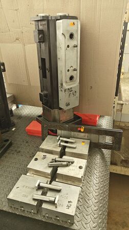 Chick workholding 1040-41 quiklok palletsation