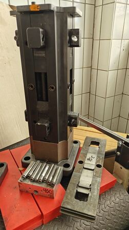 Chick workholding 1040-41 quiklok palletsation