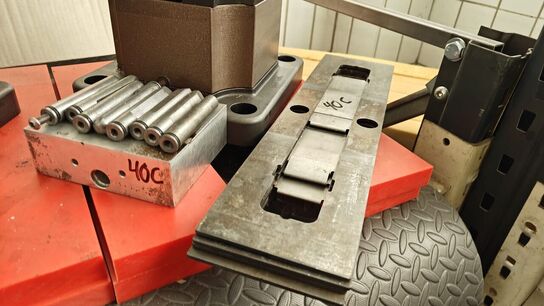 Chick workholding 1040-41 quiklok palletsation