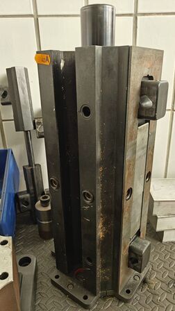 Chick workholding 1040-41 quiklok palletsation