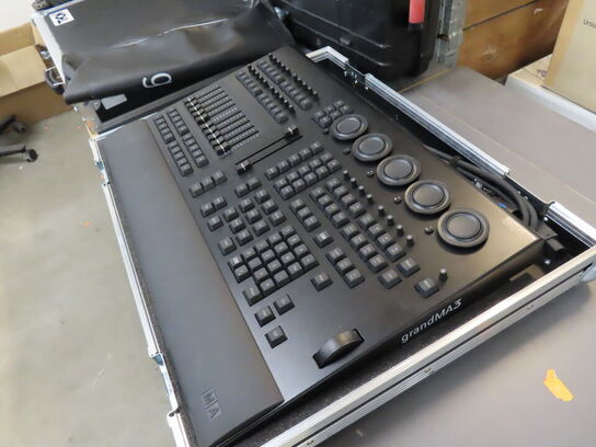 Lyspult - MA LIGHTNING - GrandMA3 On PC Command Wing i Flightcase