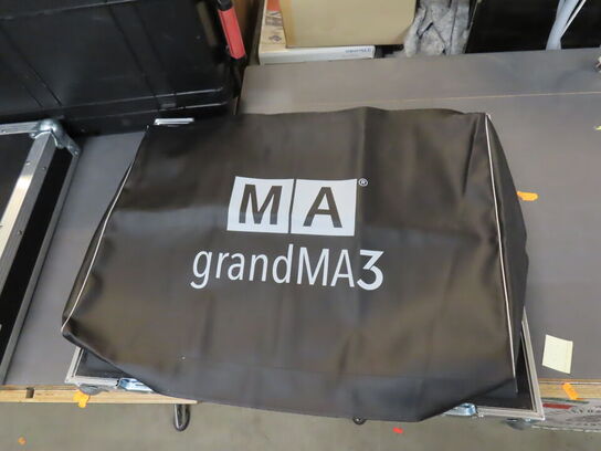 Lyspult - MA LIGHTNING - GrandMA3 On PC Command Wing i Flightcase