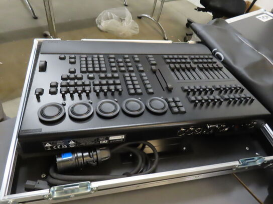 Lyspult - MA LIGHTNING - GrandMA3 On PC Command Wing i Flightcase