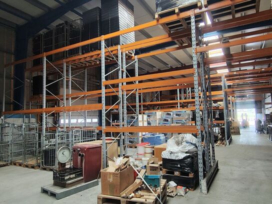 Lagerreol uden indhold