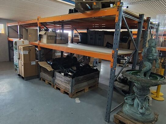 Lagerreol uden indhold