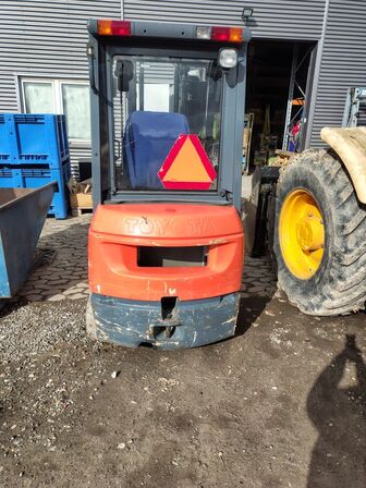 Truck  TOYOTA 02-7FDF18 