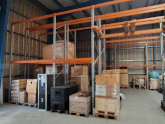 Lagerreol uden indhold