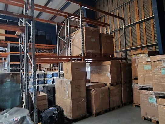 Lagerreol uden indhold