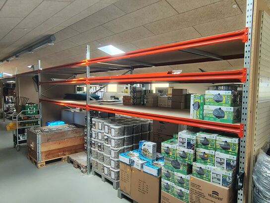 Lagerreol uden indhold