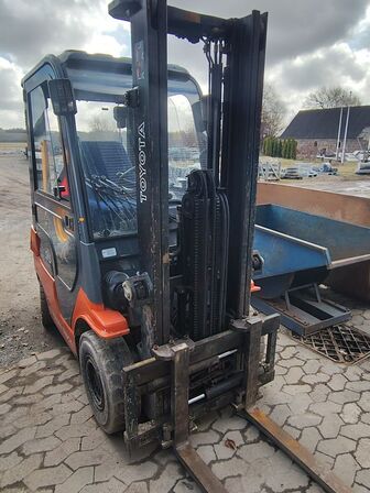 Truck  TOYOTA 02-7FDF18 