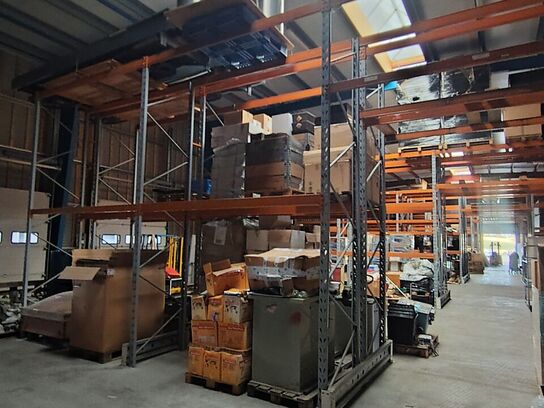 Lagerreol uden indhold