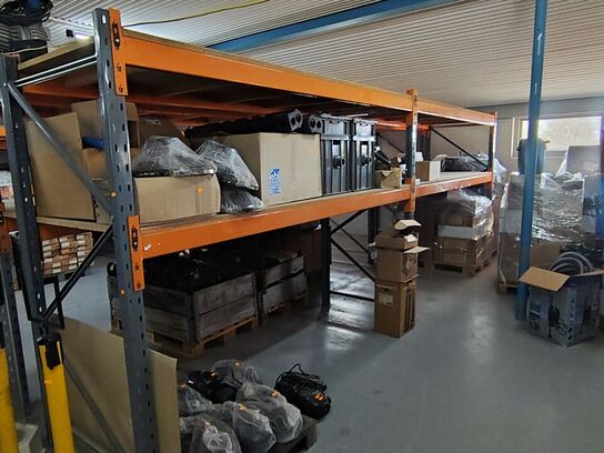 Lagerreol uden indhold