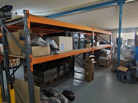 Lagerreol uden indhold