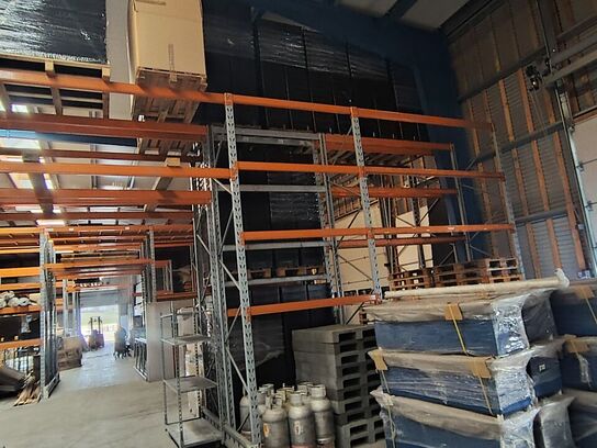 Lagerreol uden indhold