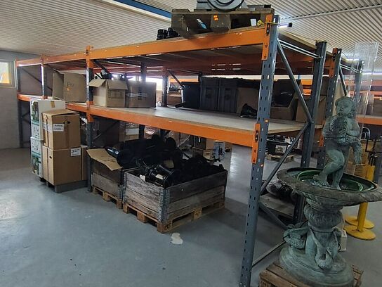 Lagerreol uden indhold