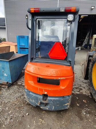 Truck  TOYOTA 02-7FDF18 