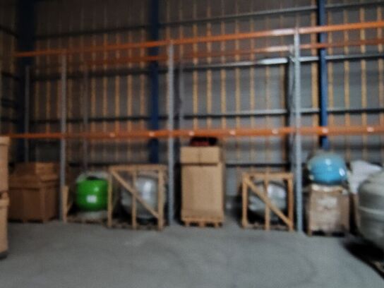 Lagerreol uden indhold