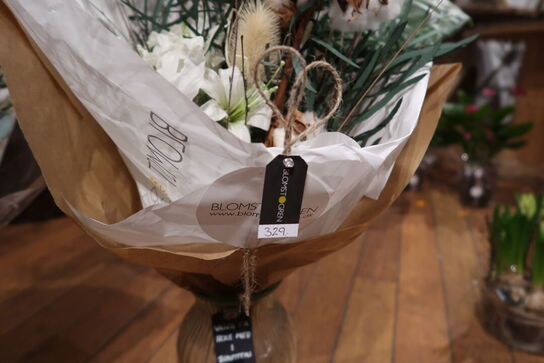 2 stk. buketter i vaser