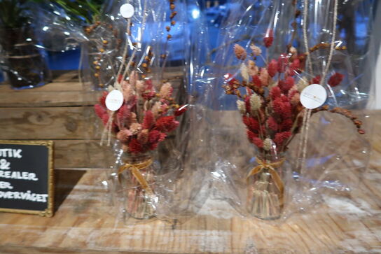 2 stk. buketter i vaser