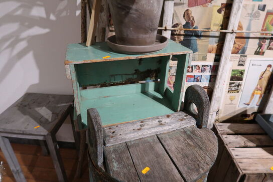 Tønde, taburet samt trækasse