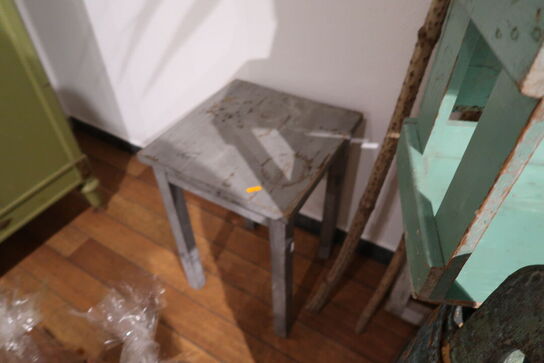 Tønde, taburet samt trækasse