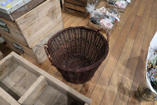 4 stk. trækasser samt kurv