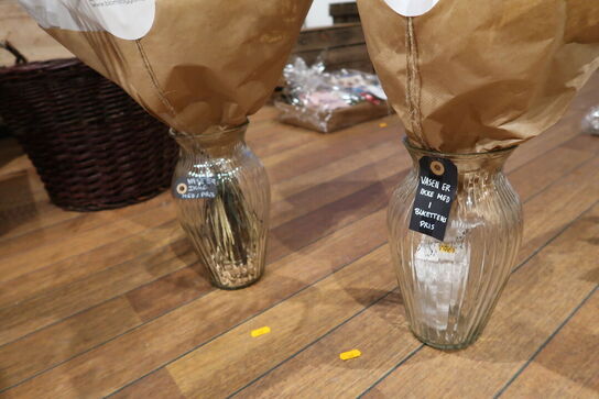 2 stk. buketter i vaser