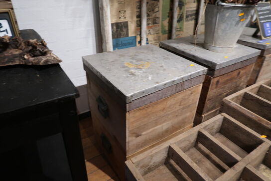 3 stk. butiksinventar