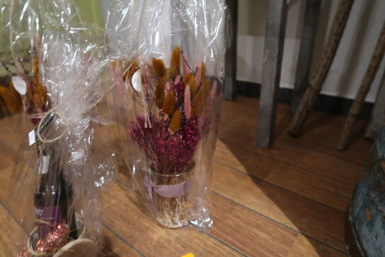 Gavekurv samt 2 stk. planter i krukke