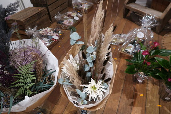 2 stk. buketter i vaser