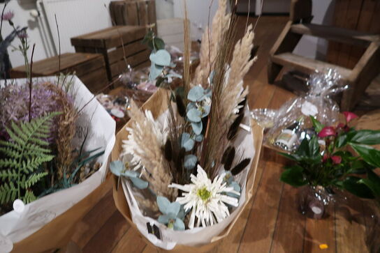 2 stk. buketter i vaser